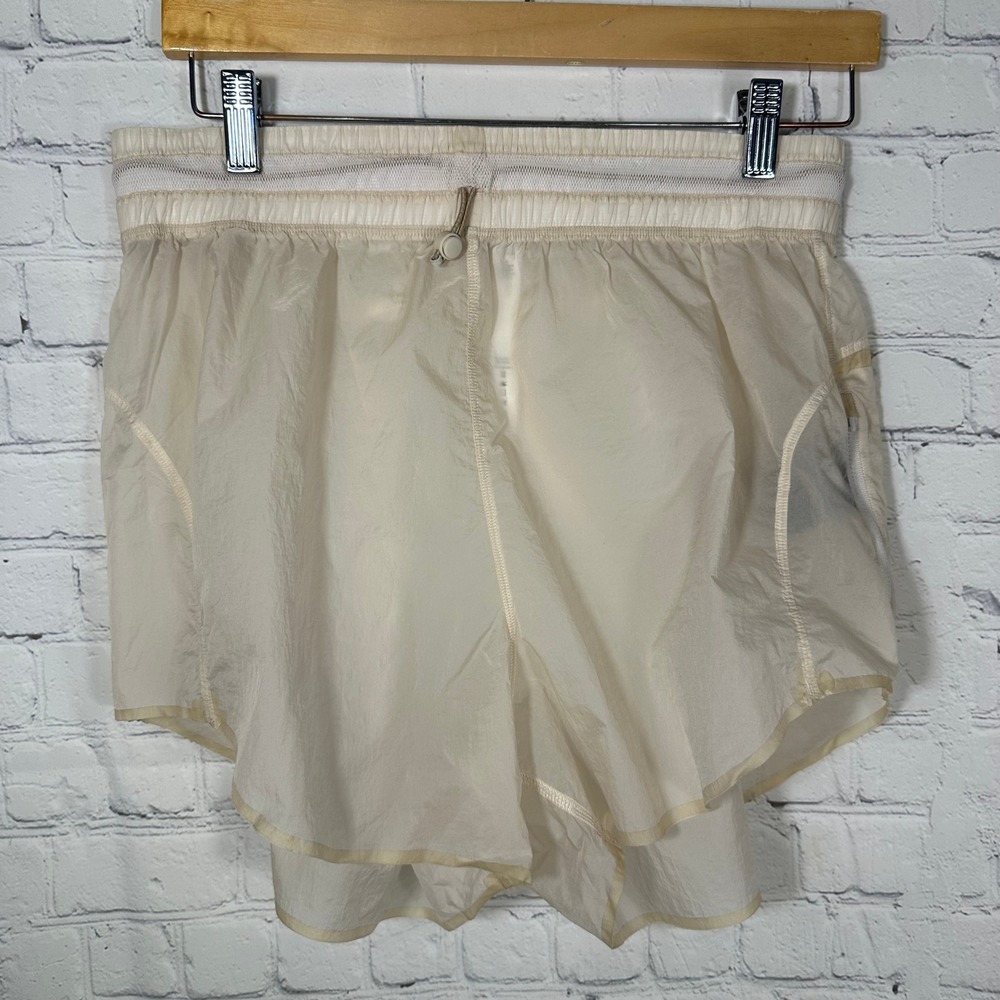 Lululemon Step Out High-Rise Shorts 3" Ivory Cream Running Womens 10 Waterproof